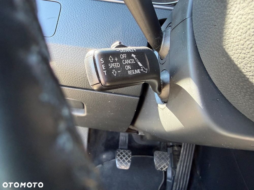 Volkswagen Passat 2.0 TDI Highline - 31