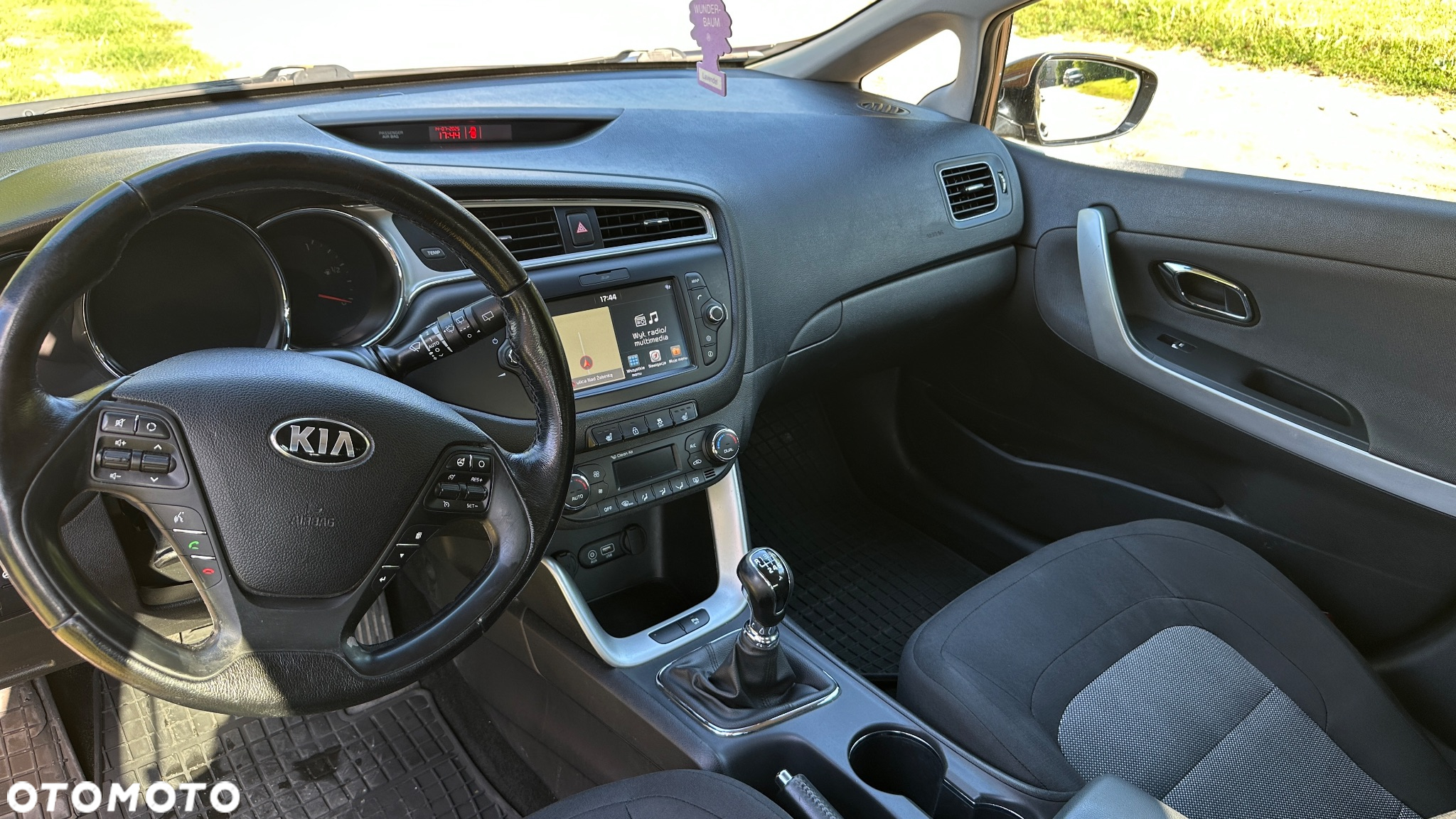Kia Ceed - 12