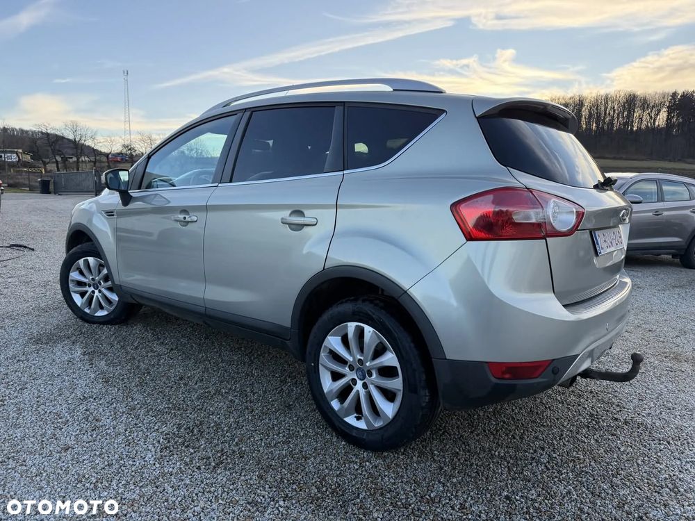 Ford Kuga 2.0 TDCi 2x4 Titanium - 8