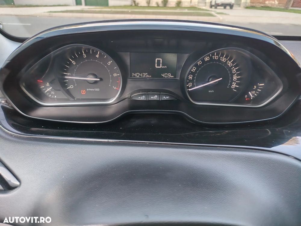 Peugeot 208 1.2 L PureTech Active - 8
