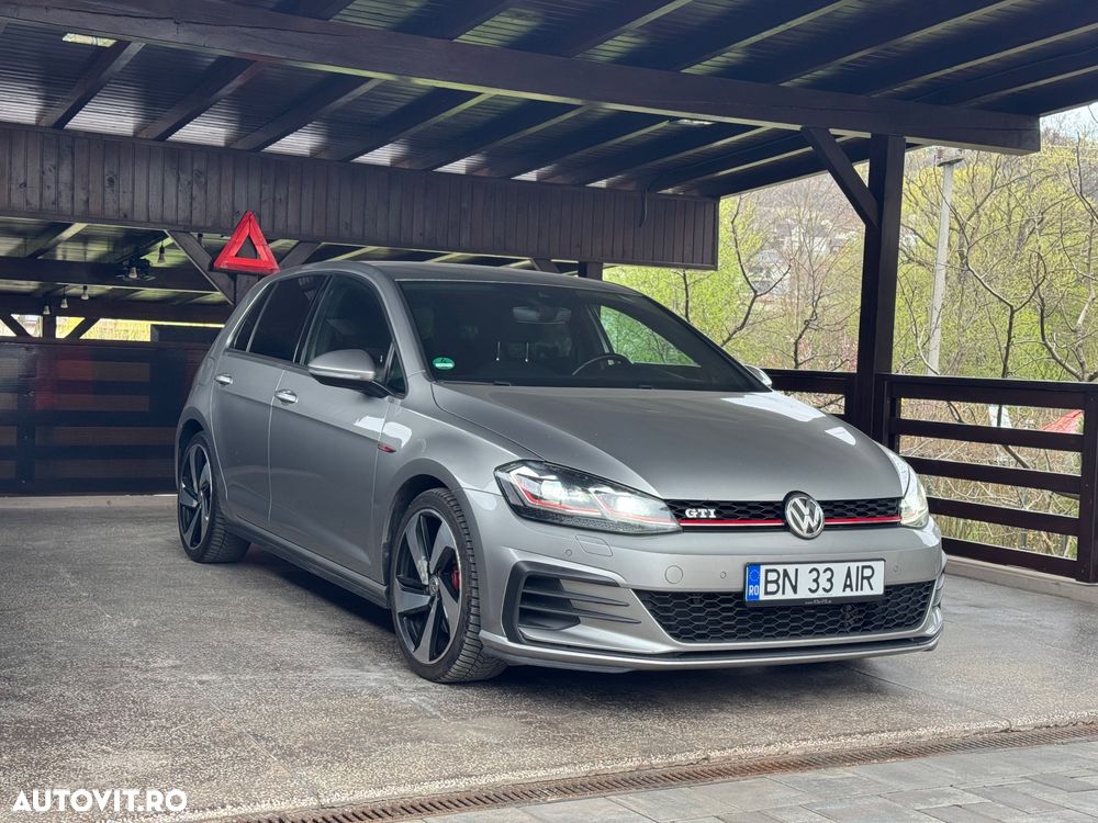Volkswagen Golf - 2