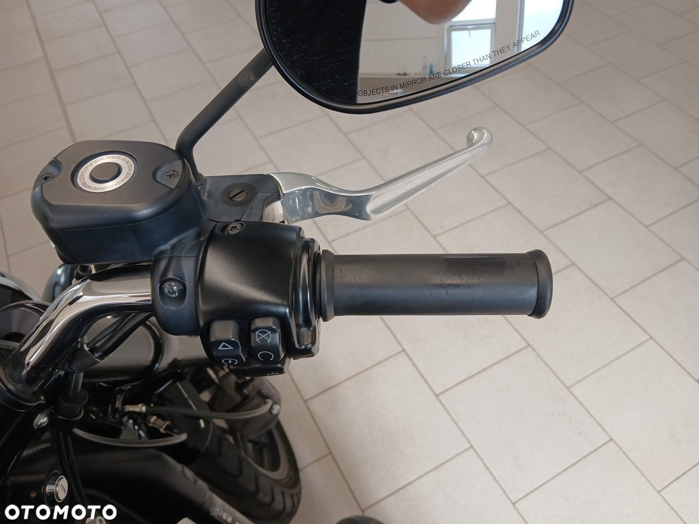 Harley-Davidson Sportster Roadster 1200R - 16