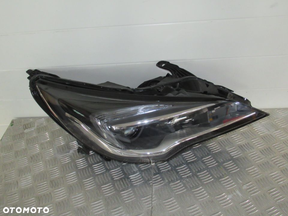 LAMPA PRZEDNIA PRZÓD PRAWA OPEL ASTRA V 5 SOCZEWKA 2015- - 2