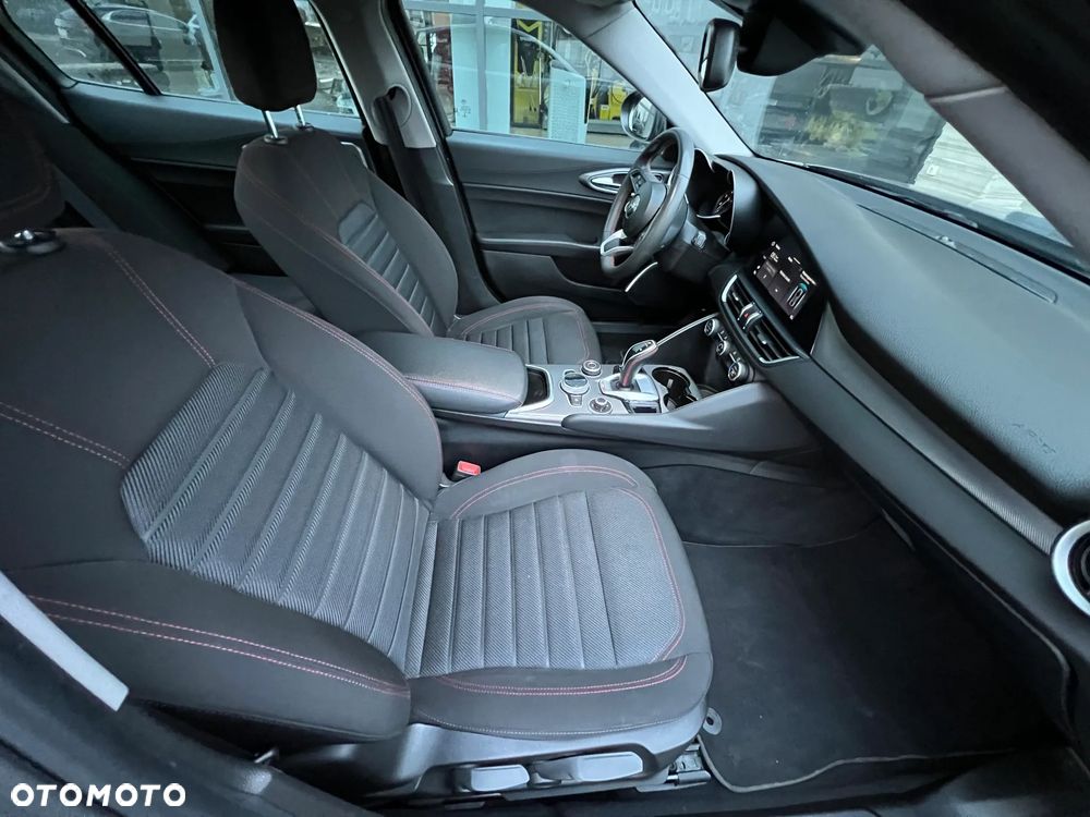 Alfa Romeo Giulia 2.0 Turbo Business - 22