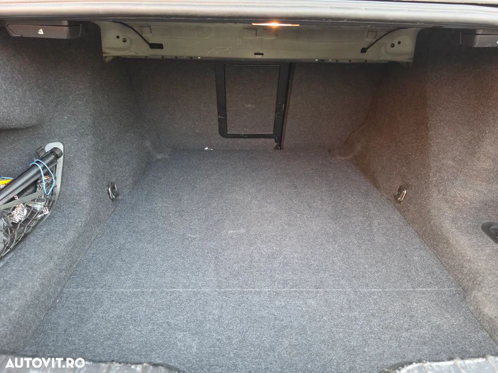 BMW Seria 5 525d xDrive - 26