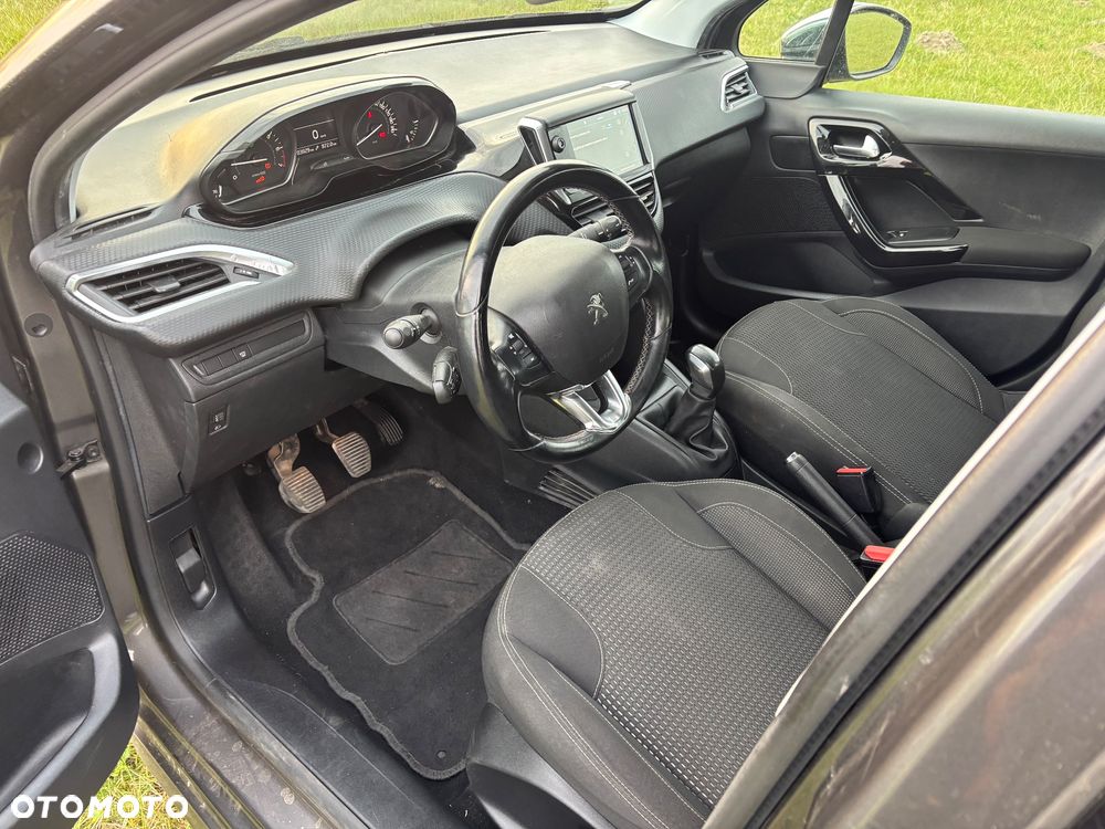 Peugeot 208 1.2 PureTech GPF Allure S&S - 11