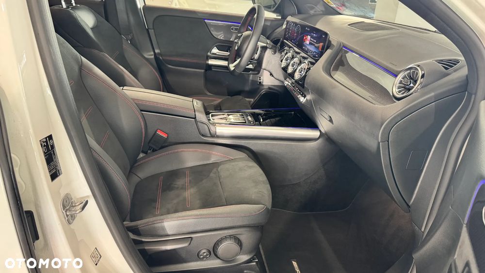 Mercedes-Benz GLA 200 AMG Line - 28
