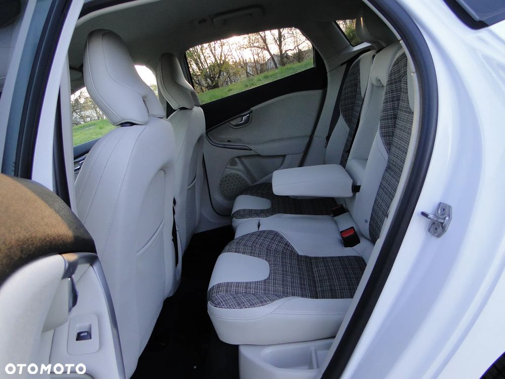 Volvo V40 Cross Country D3 Ocean Race - 6