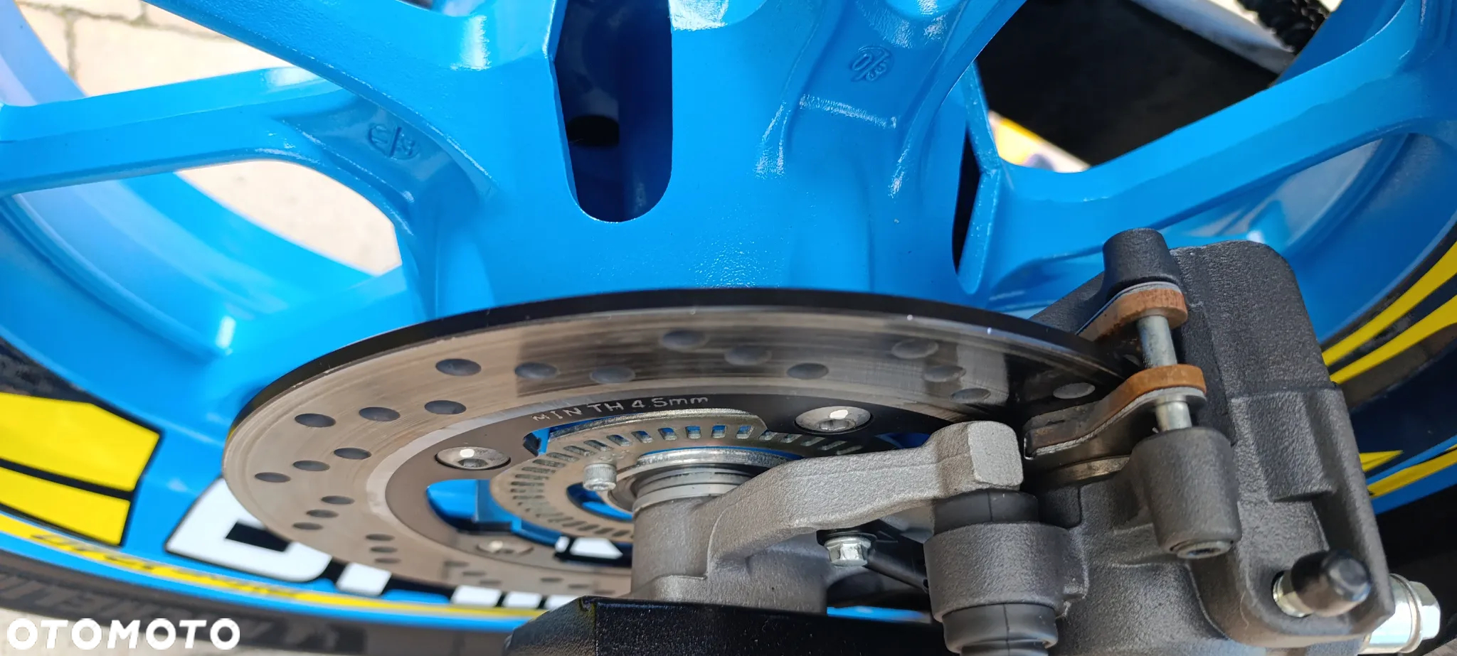 Suzuki GSX - 22