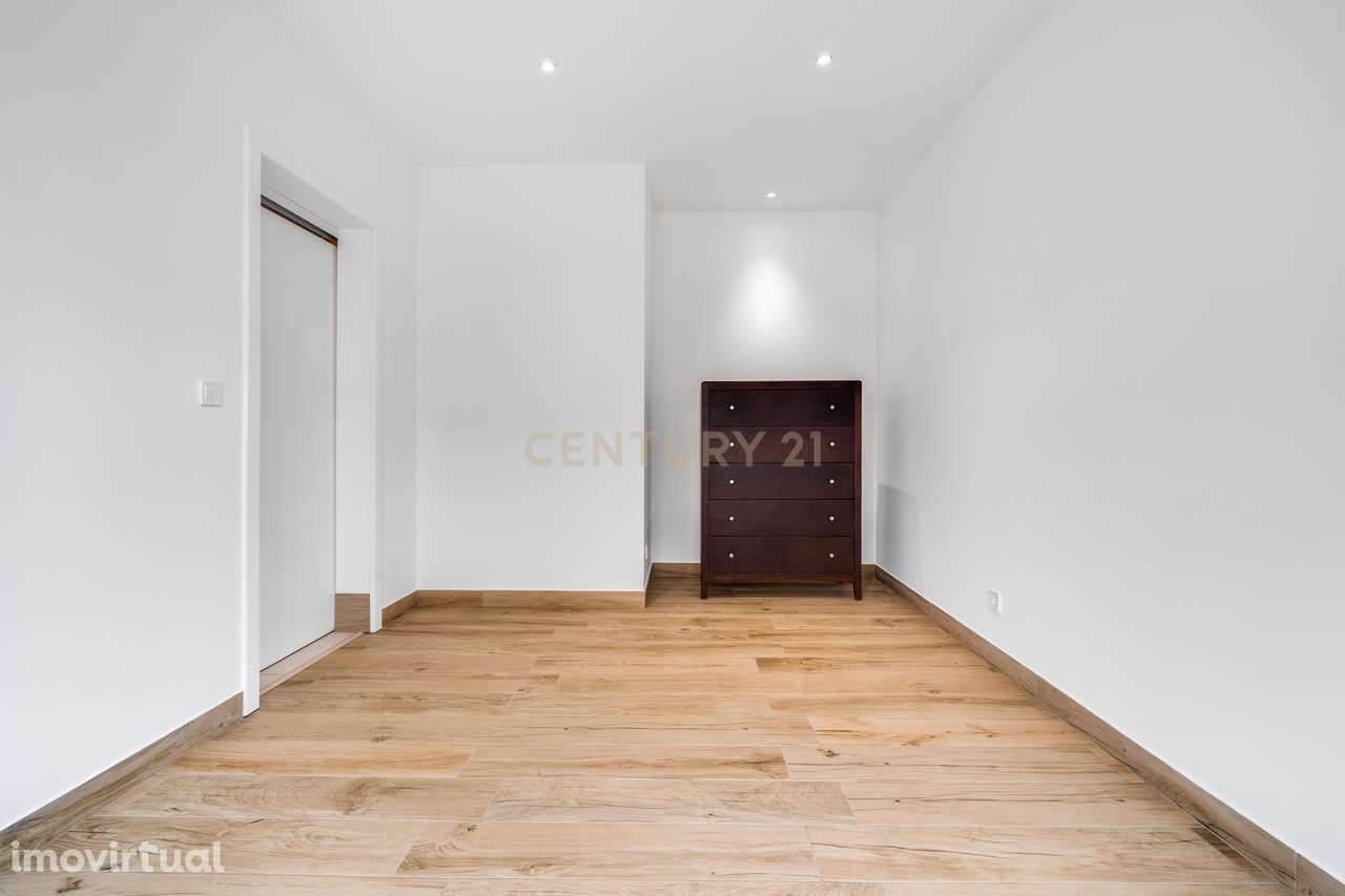 Moradia com 3 frações (T3+T2+T0) - Grande imagem: 5/40