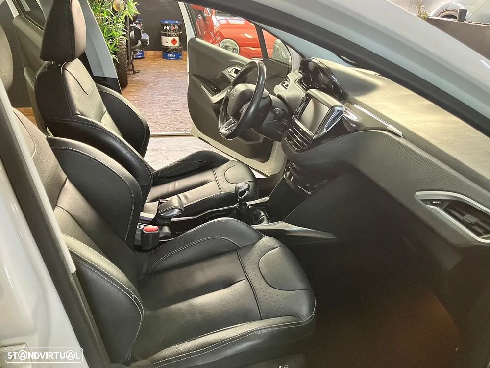 Peugeot 2008 1.6 e-HDi Allure - 19