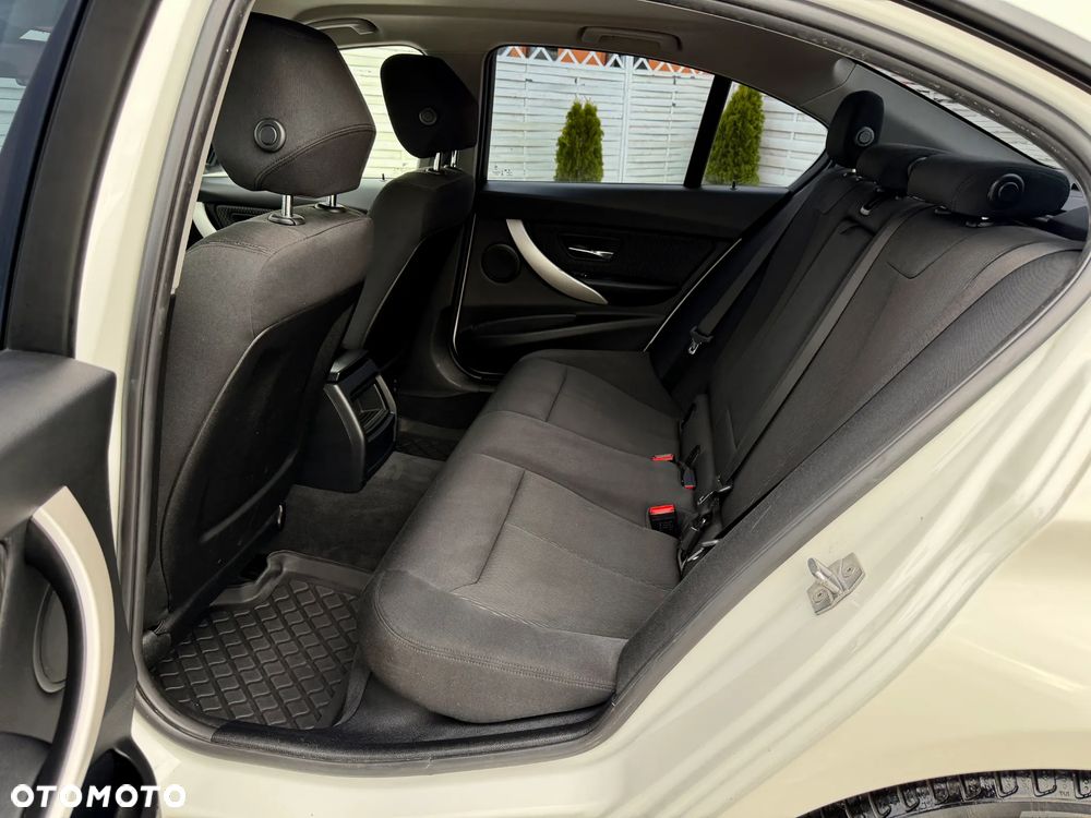 BMW Seria 3 318i - 18