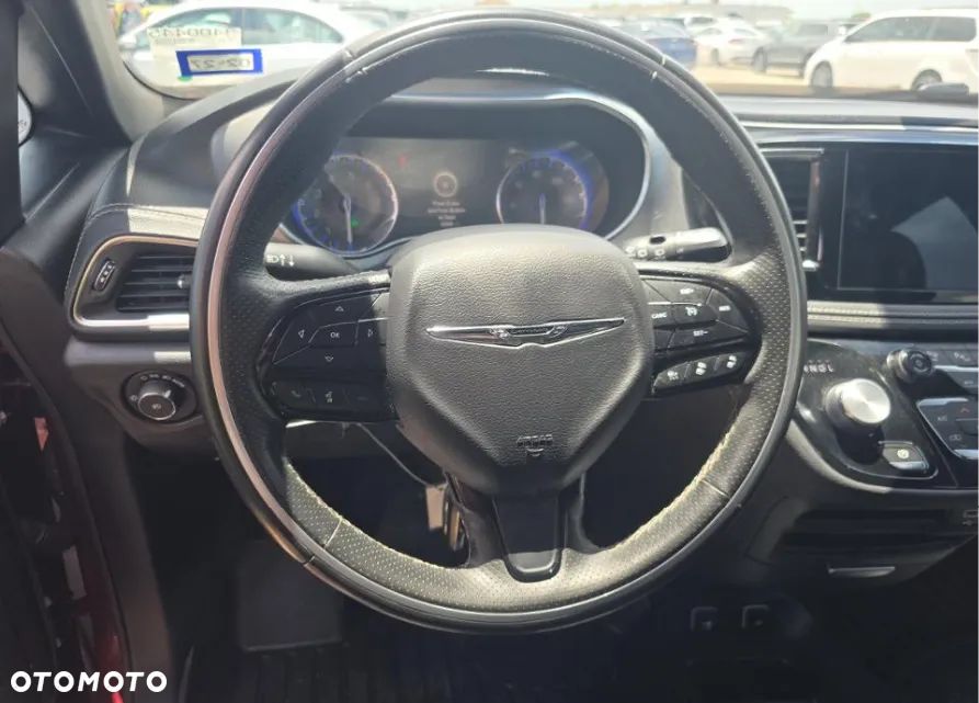 Chrysler Pacifica - 8
