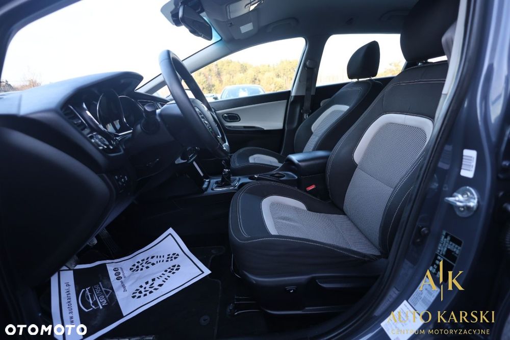 Kia Ceed - 38