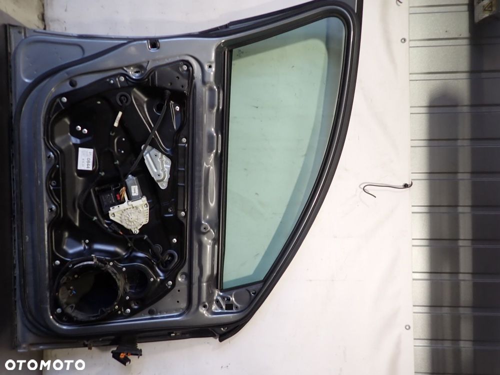 DRZWI LEWY PRZÓD VOLKSWAGEN PASSAT B6 - 6