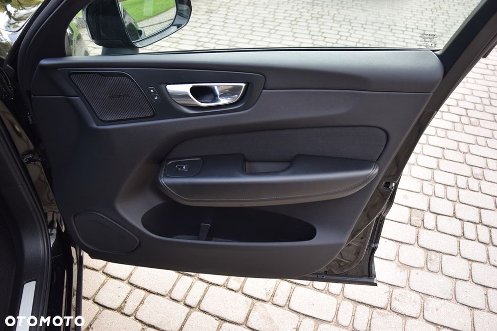 Volvo XC 60 B4 D AWD Geartronic RDesign - 29
