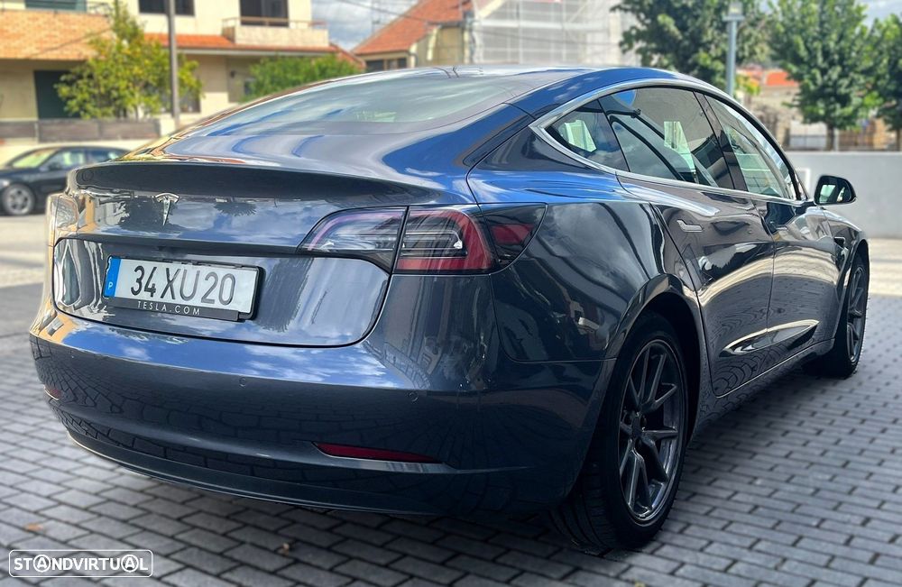 Tesla Model 3 - 5