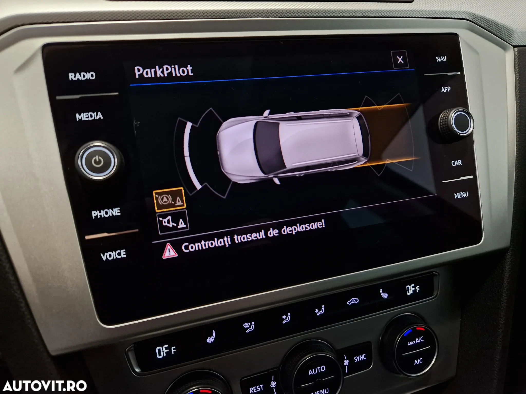 Volkswagen Passat Variant 2.0 TDI DSG Comfortline - 23