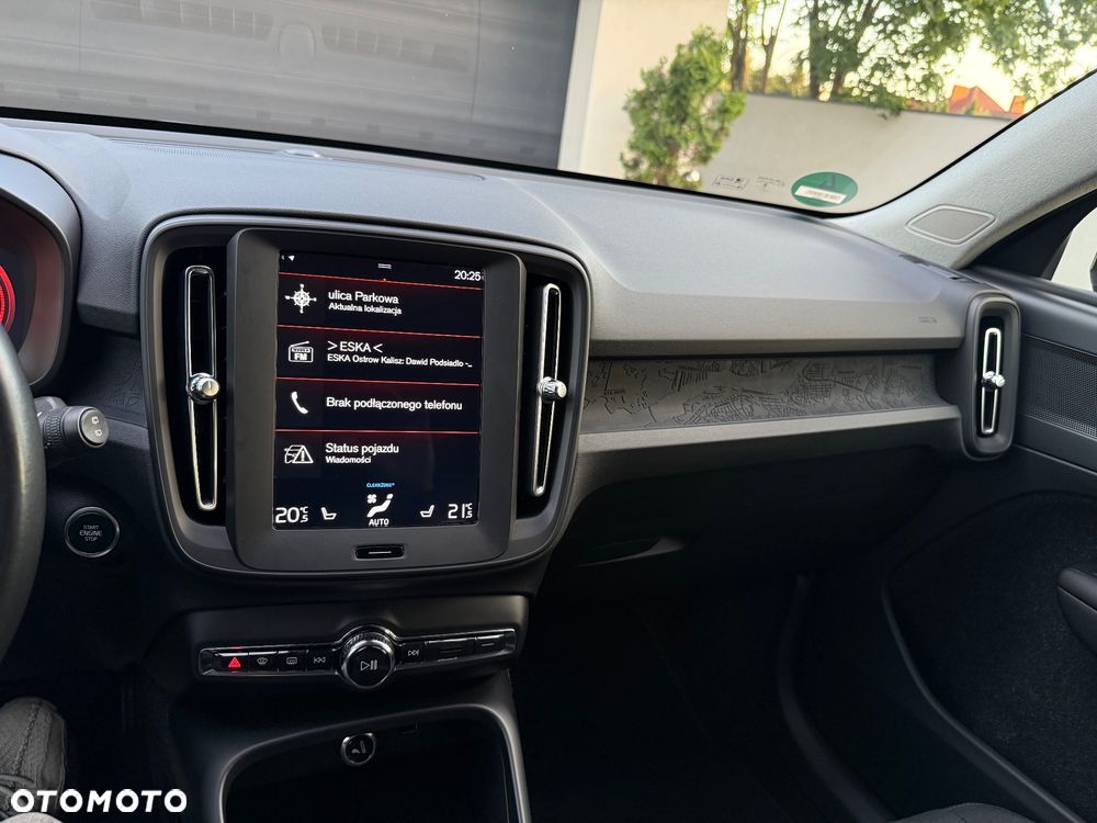 Volvo XC 40 D3 SCR Momentum - 21