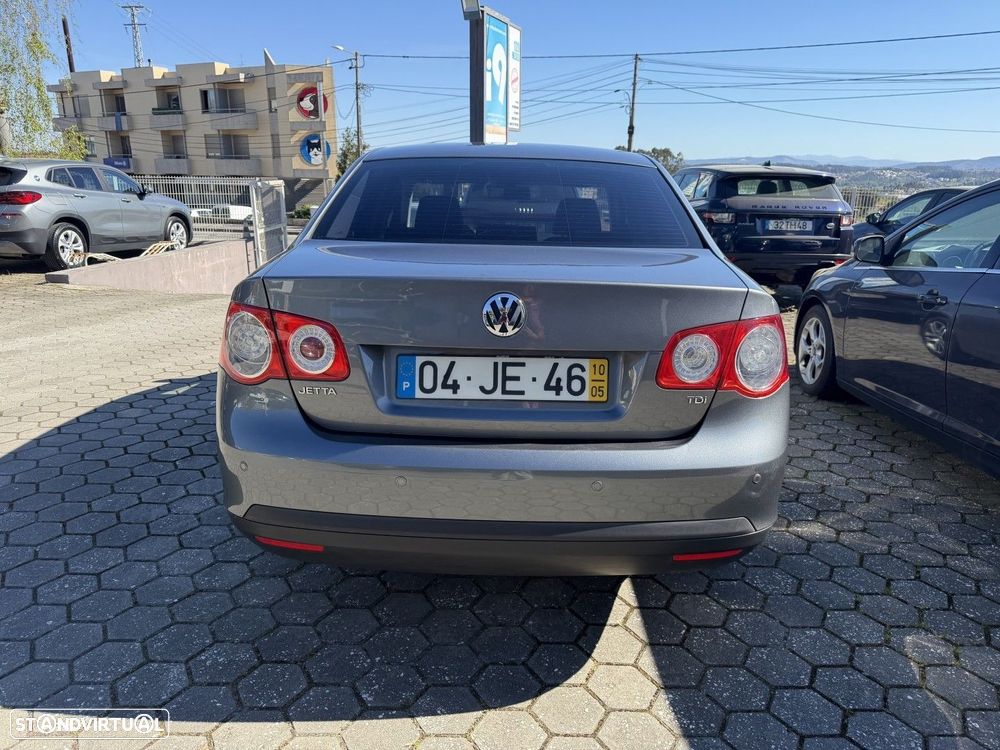 VW Jetta 1.6 TDi Trendline BM - 6