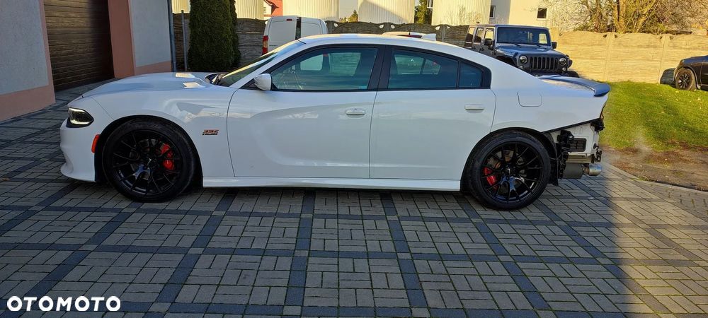 Dodge Charger 6.4 Scat Pack - 8