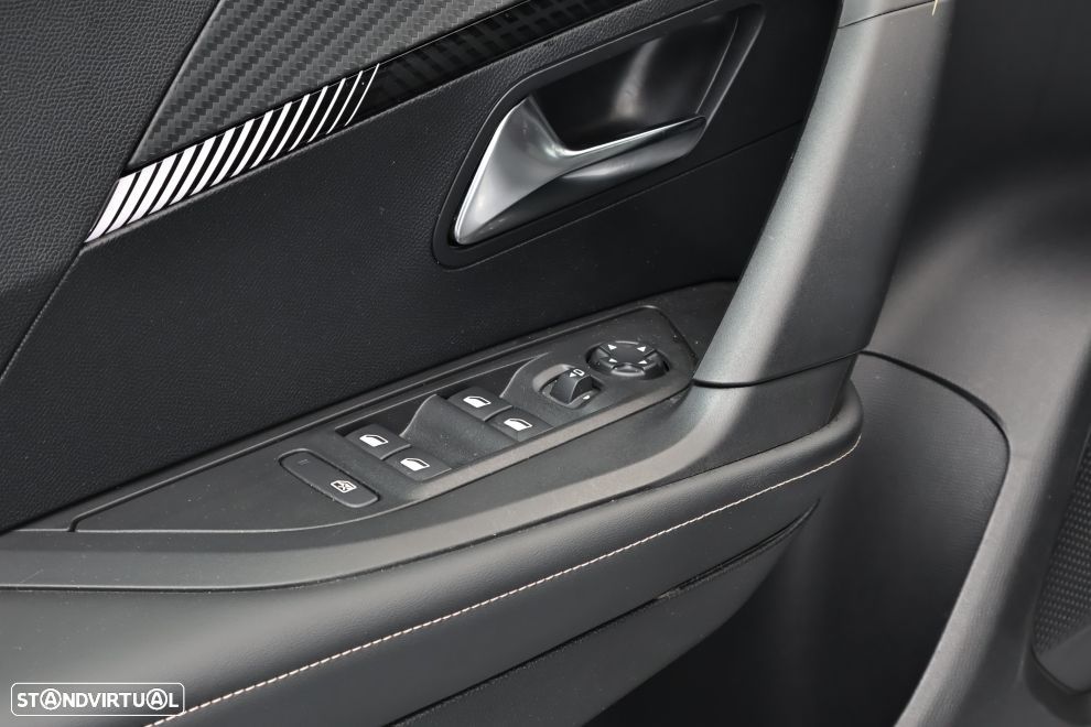 Peugeot 2008 1.2 PureTech Allure - 21