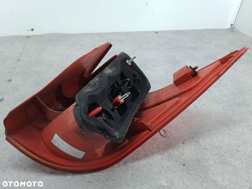 LAMPA TYLNA LEWA PEUGEOT 1007 VALEO HATCHBACK - 7