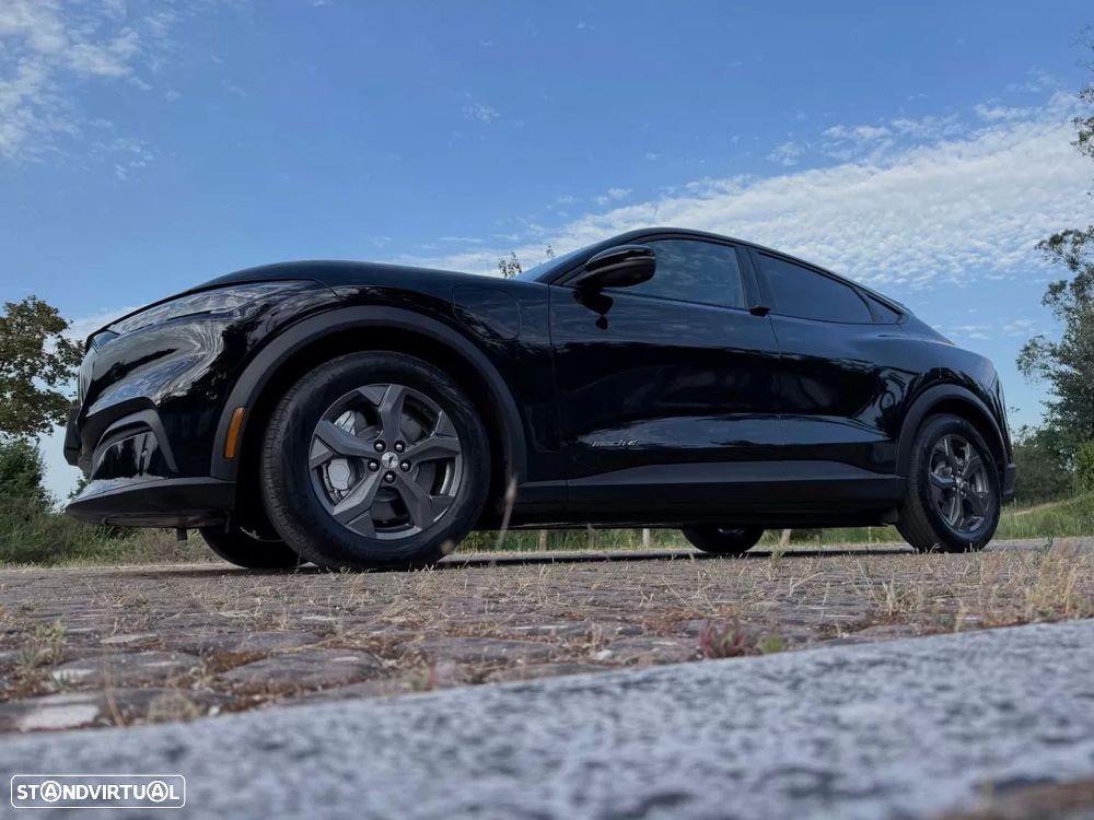 Ford Mustang Mach-E 75.7 kWh Premium AWD — fotografia 3