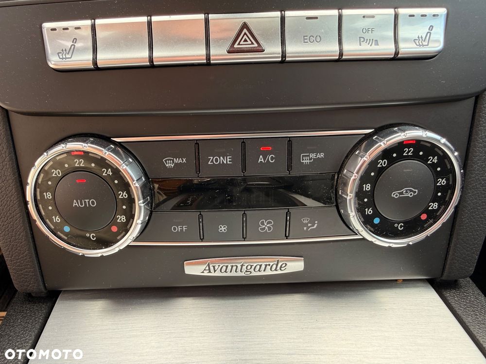 Mercedes-Benz Klasa C 250 (BlueEFFICIENCY) 7G-TRONIC Avantgarde - 30