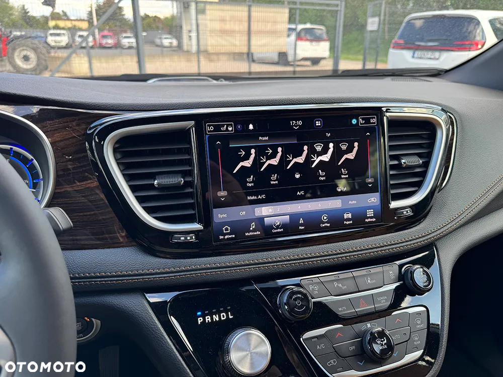 Chrysler Pacifica - 34