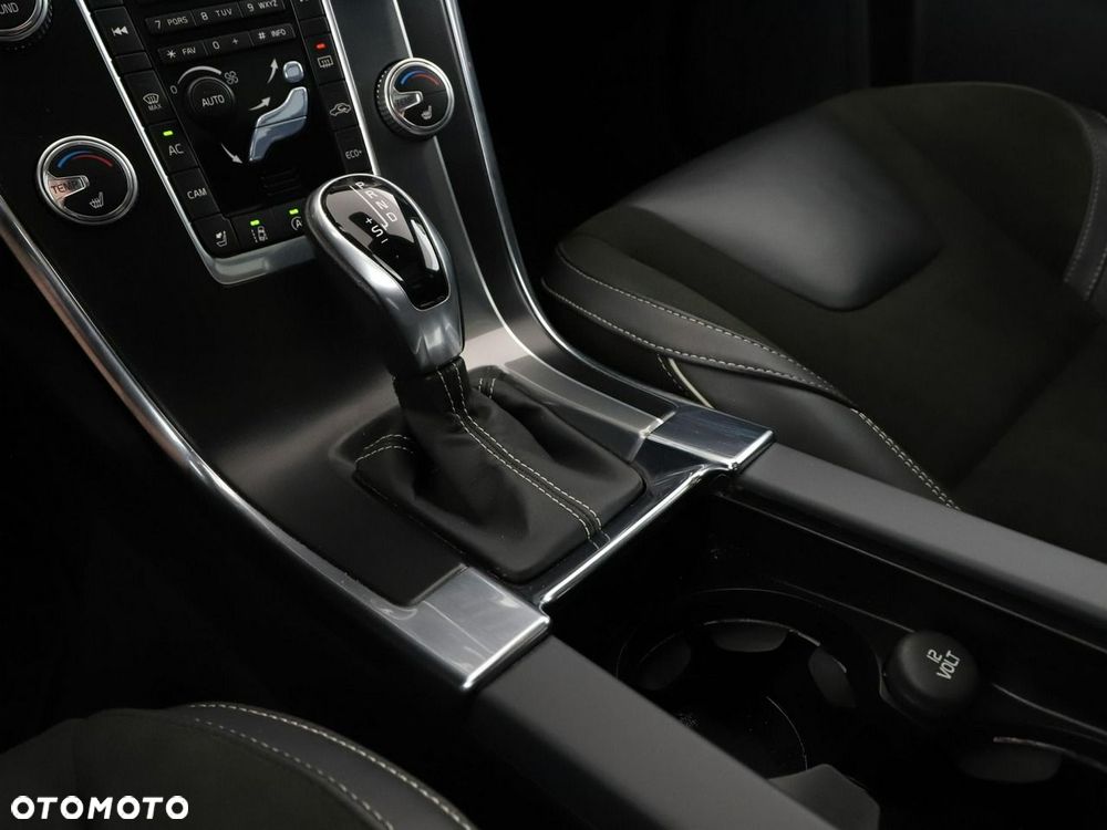 Volvo XC 60 D4 Momentum - 30