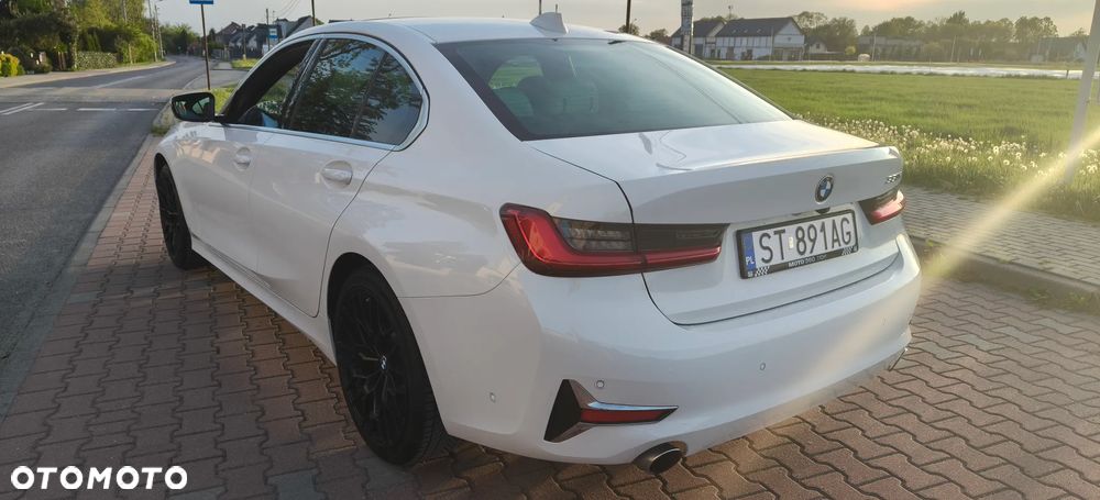 BMW Seria 3 330i - 3