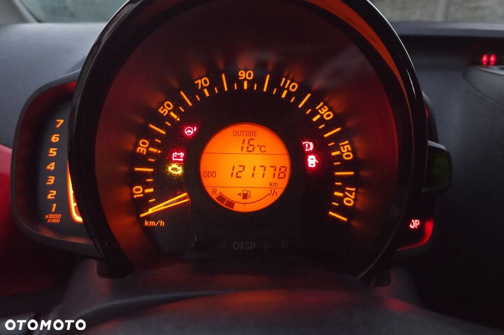 Toyota Aygo x-play touch - 8
