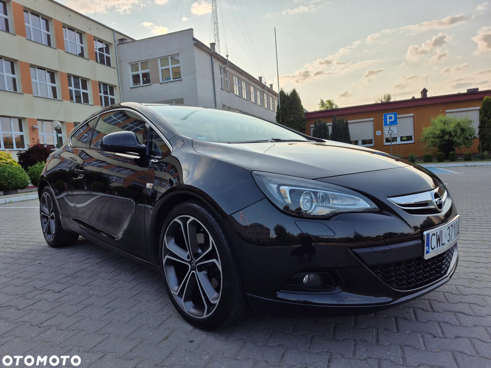Opel Astra IV GTC 1.6 T Sport - 15