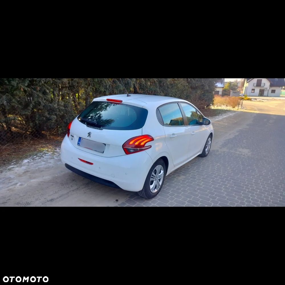 Peugeot 208 - 13