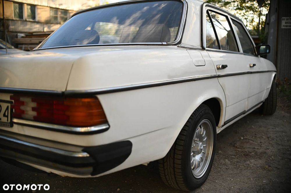 Mercedes-Benz W123 - 4