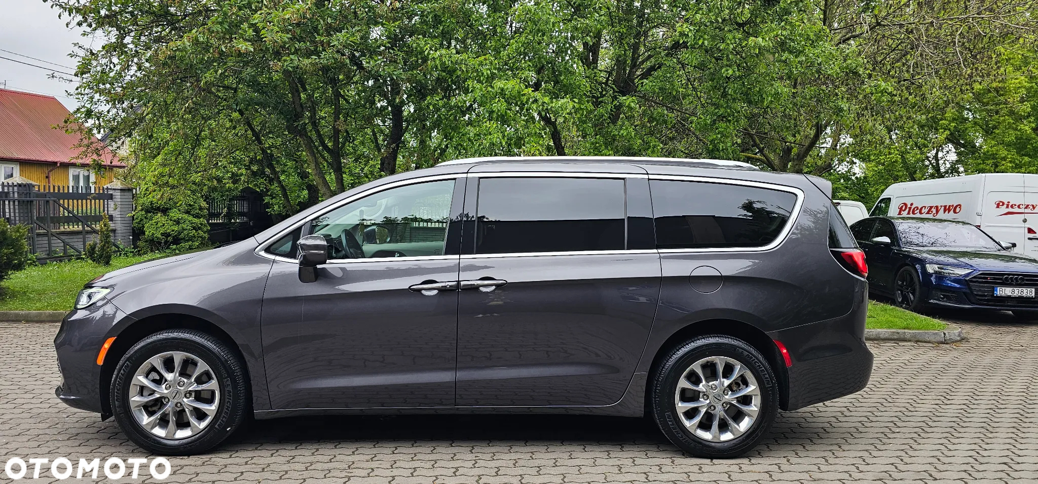 Chrysler Pacifica - 32