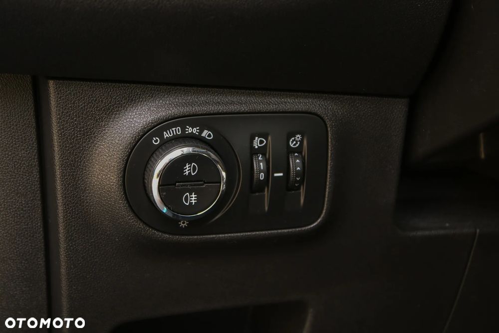 Opel Corsa 1.4 16V Cosmo - 31