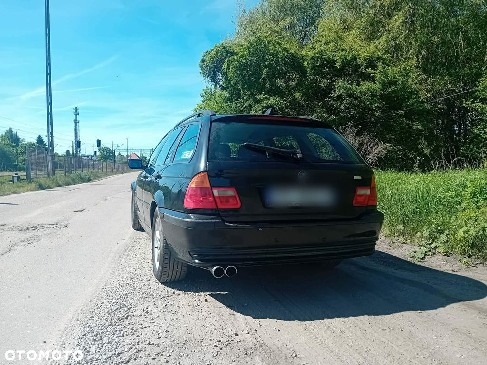 BMW Seria 3 318i - 4