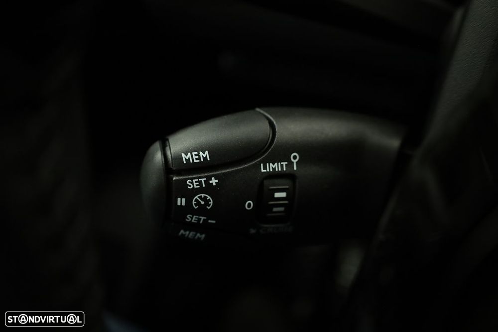 Peugeot 208 1.2 Hybrid Allure e-DCS6 - 17