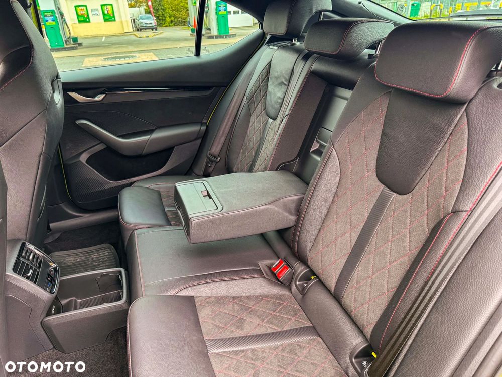 Skoda Octavia 2.0 TSI RS DSG - 17