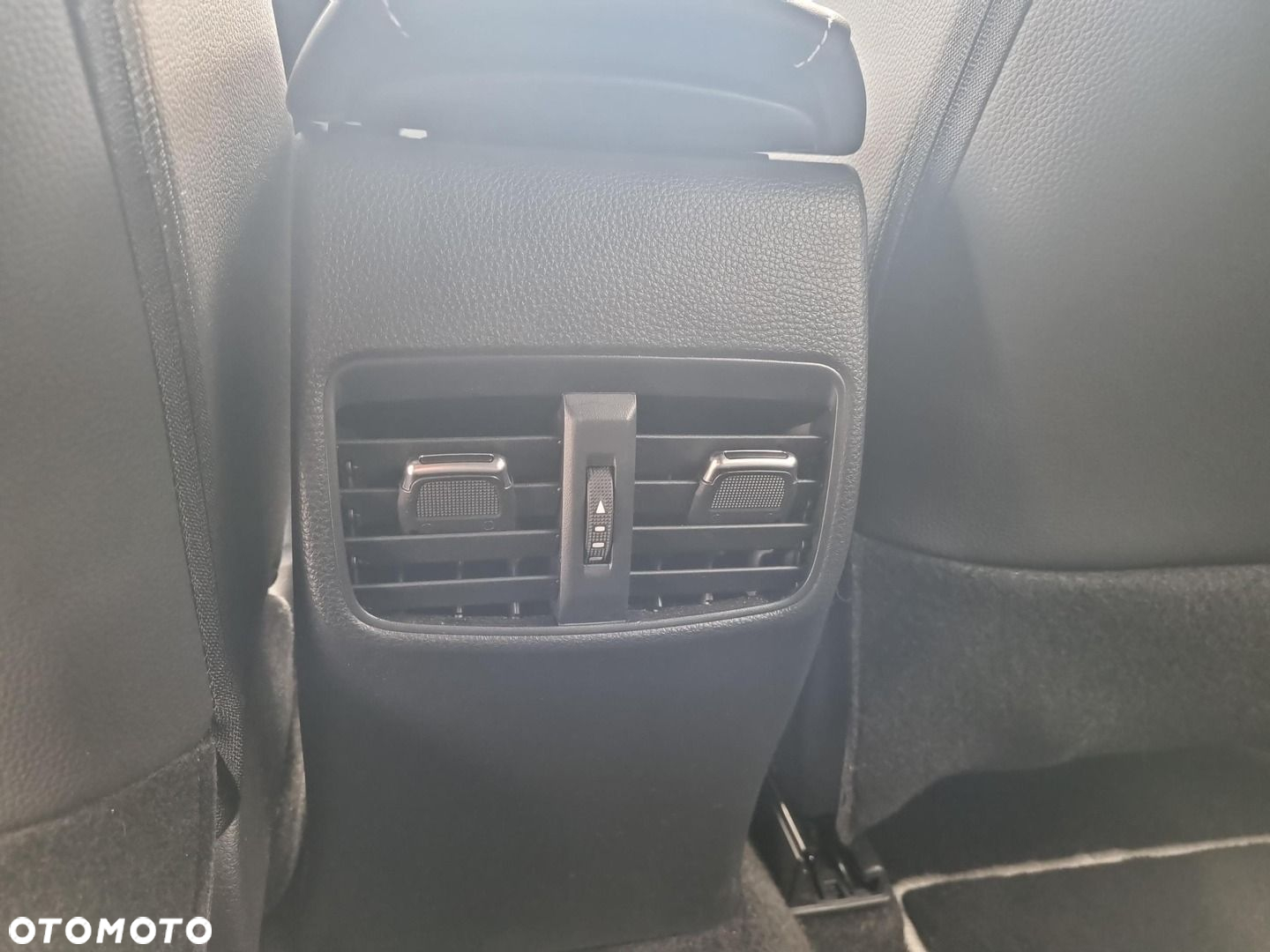 Toyota Corolla - 23