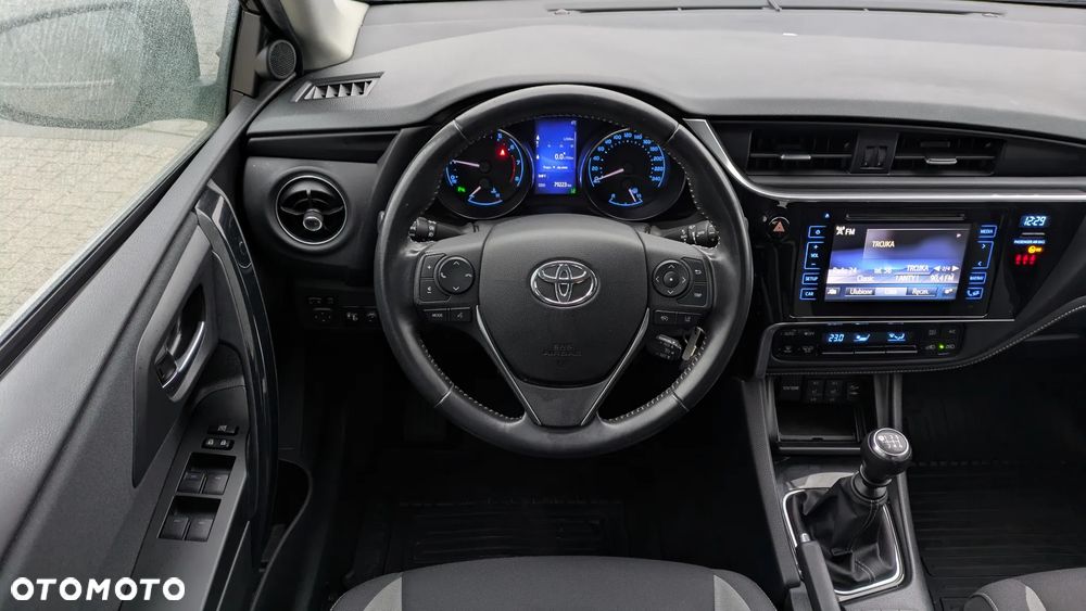 Toyota Auris 1.6 Premium - 11