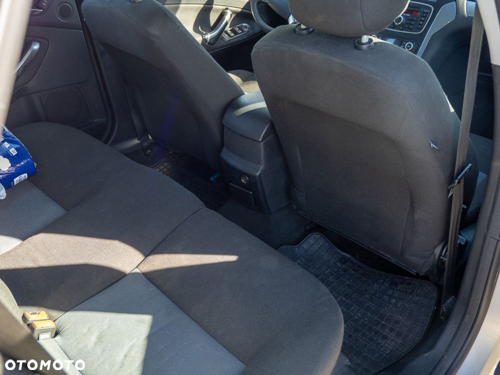 Ford Mondeo 2.0 Trend - 12