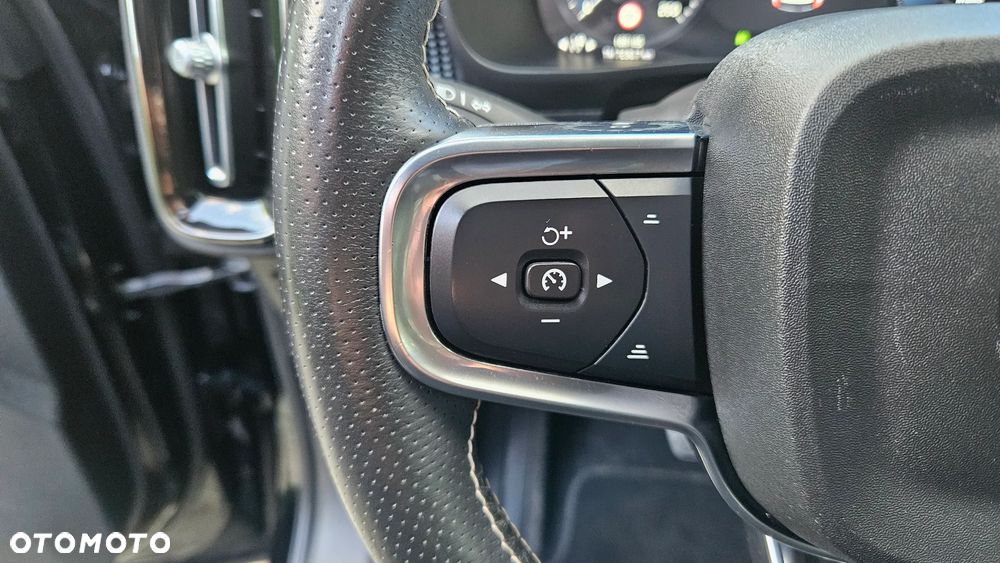 Volvo XC 40 T5 Twin Engine DKG R-Design - 17