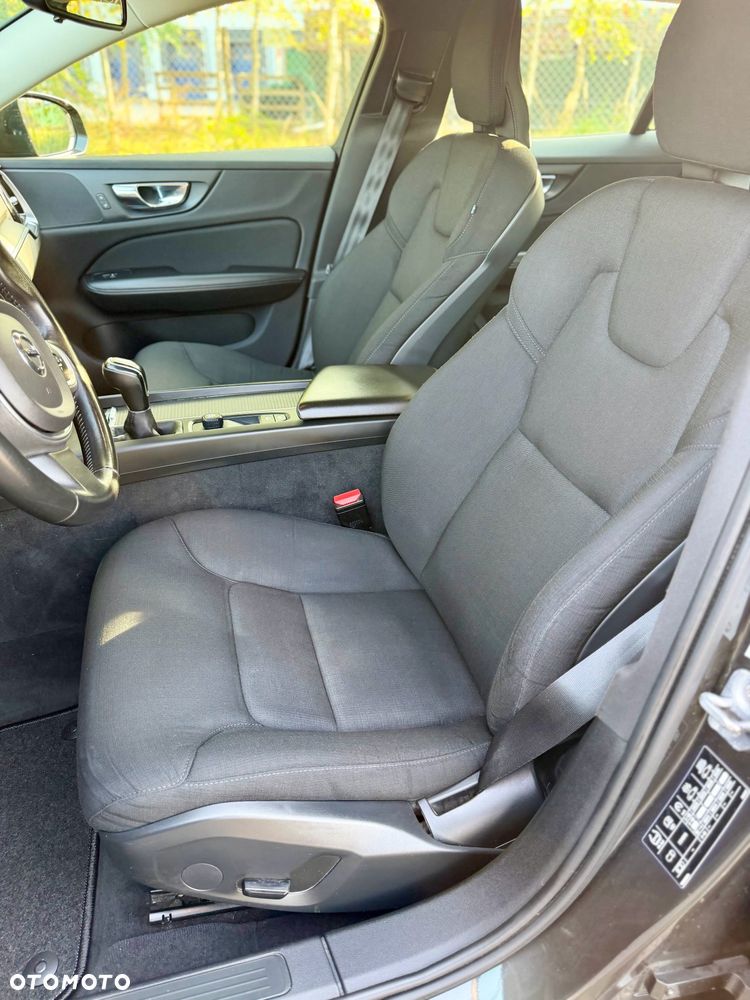 Volvo V60 D3 Momentum Core - 12