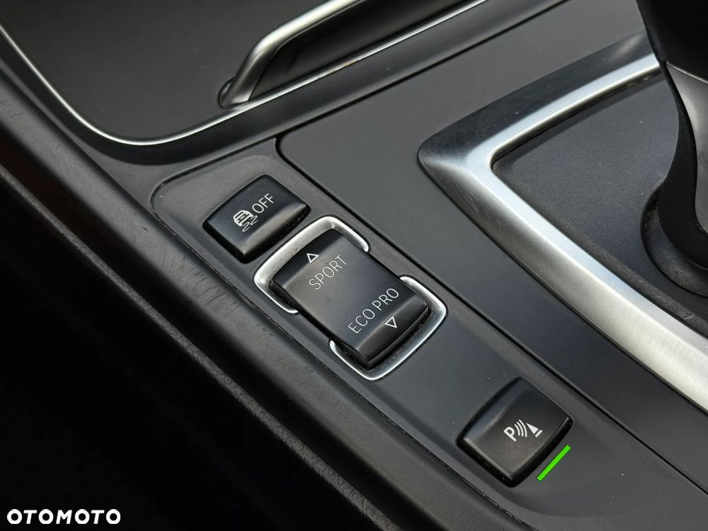 BMW Seria 3 318d - 29