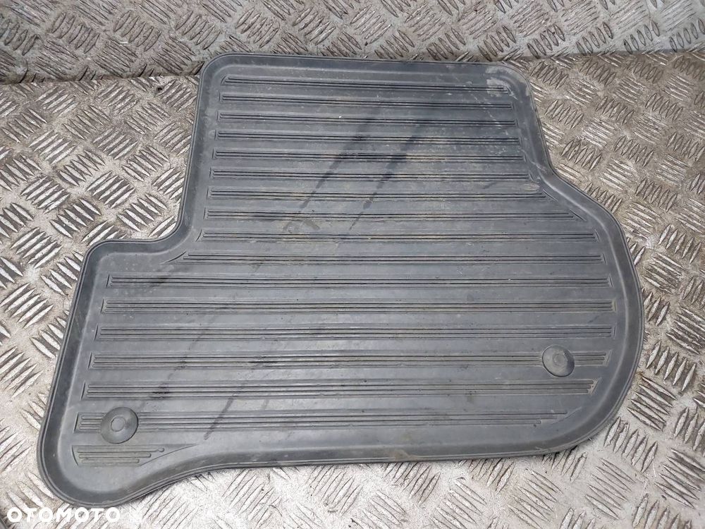 DYWANIKI KOMPLET SKODA OCTAVIA II 1Z1862452 1Z1862451 1Z1862435 - 4