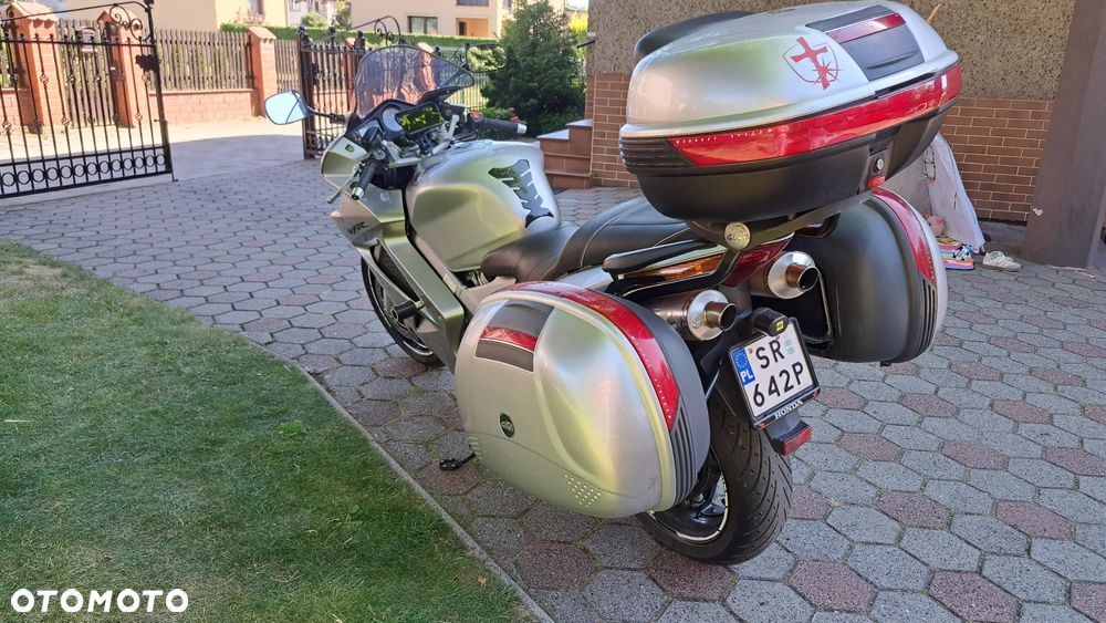 Honda VFR - 3