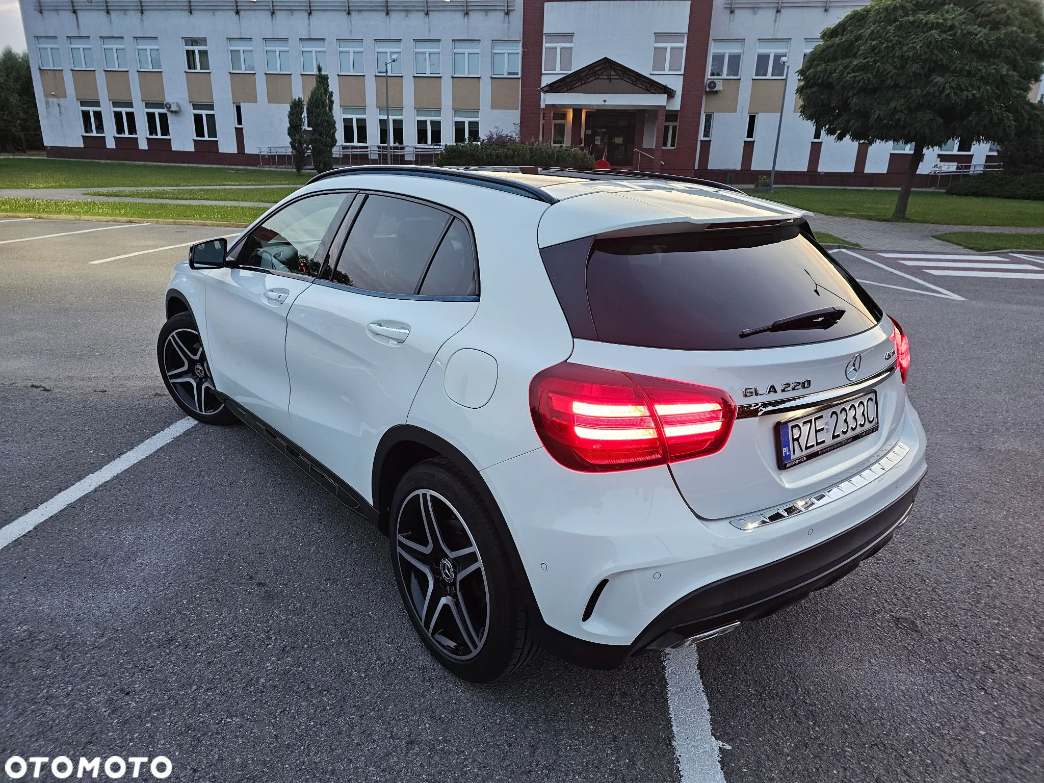 Mercedes-Benz GLA 220 4-Matic AMG Line - 3